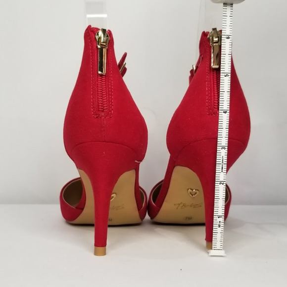 Thalia Sodi Vanesssa Pointed-Toe Pumps With Charm Detail Size 7 Red/ Gold NWT - Picture 5 of 8